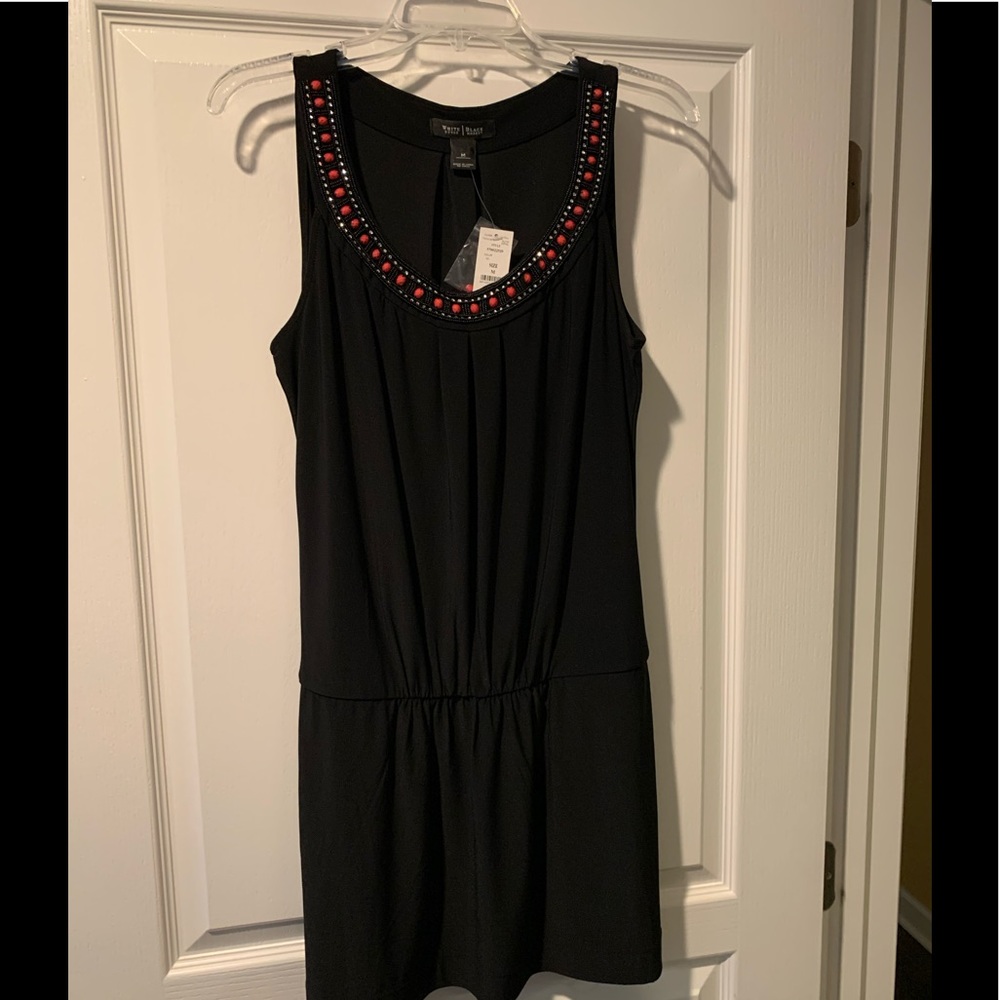 WHITE HOUSE BLACK MARKET EMBELLISHED NECK TUNIC TOP SIZE MEDIUM BLACK NWT - Picture 1 of 3